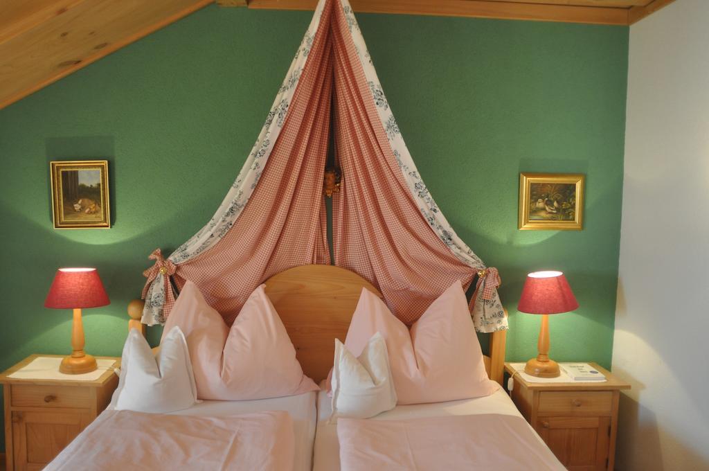 Romantikhotel Almtalhof Grünau im Almtal Szoba fotó