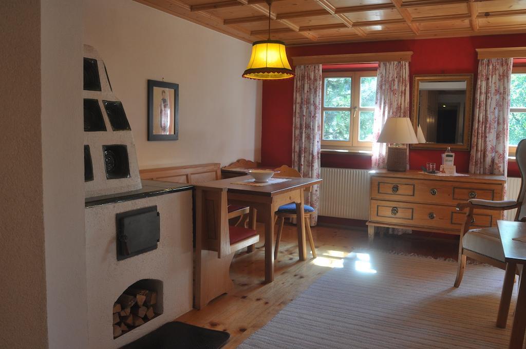 Romantikhotel Almtalhof Grünau im Almtal Szoba fotó